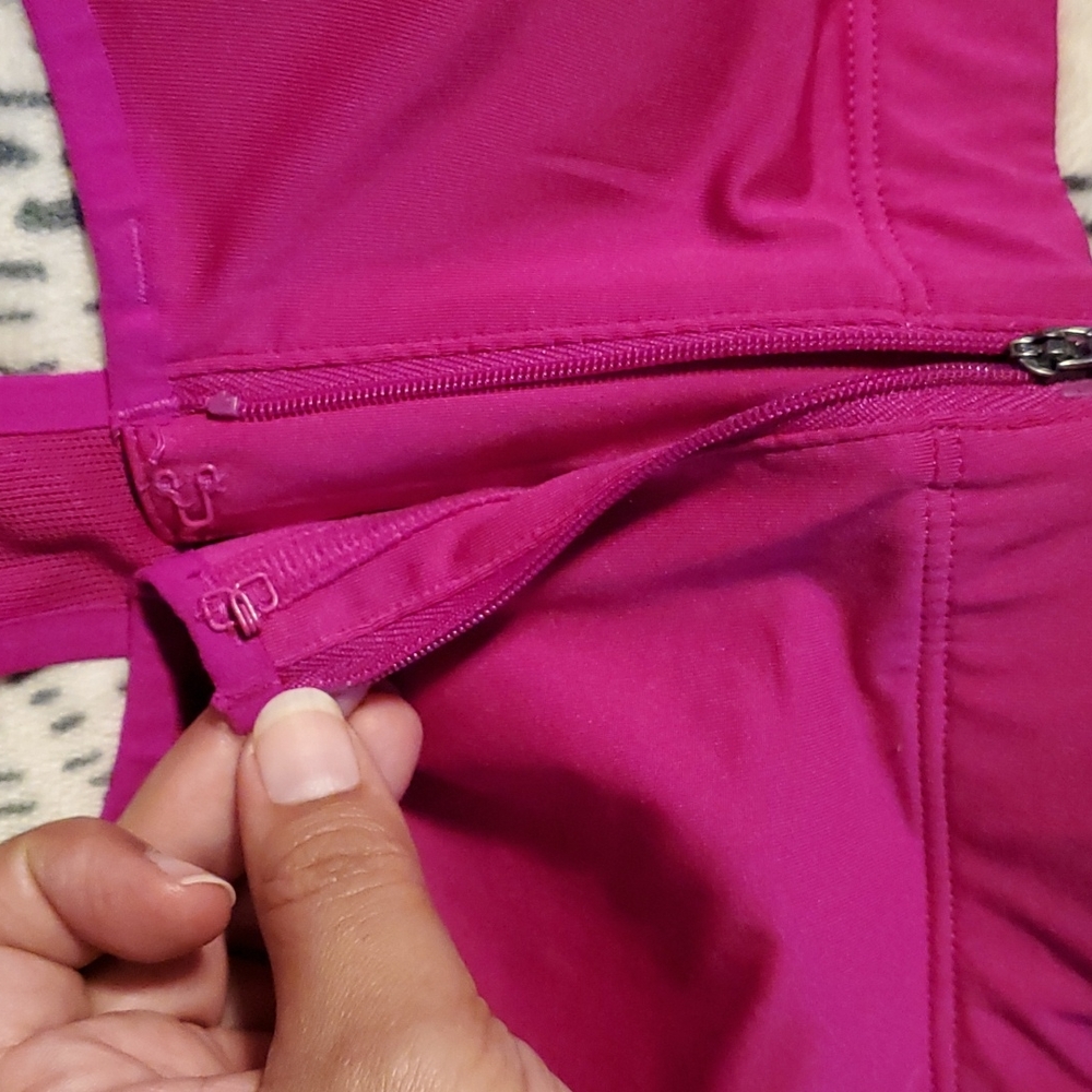 Under Armour Pink Sports Bra Woman's Size 32C - Picture 6 of 13